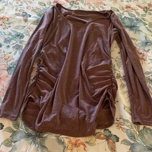 Like New Beyond yoga maternity long sleeve shirt